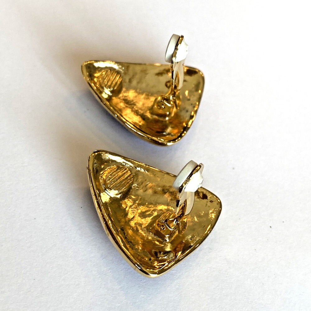 Vintage 1980’s Clip On Earrings Goldtone & Deep Red Enamel Geometric Mod Swirl - Picture 3 of 6